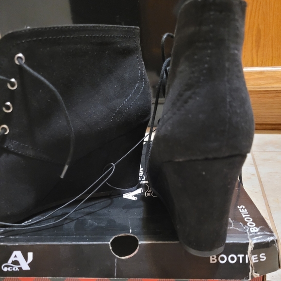 NWT Black wedge booties - Picture 3 of 6
